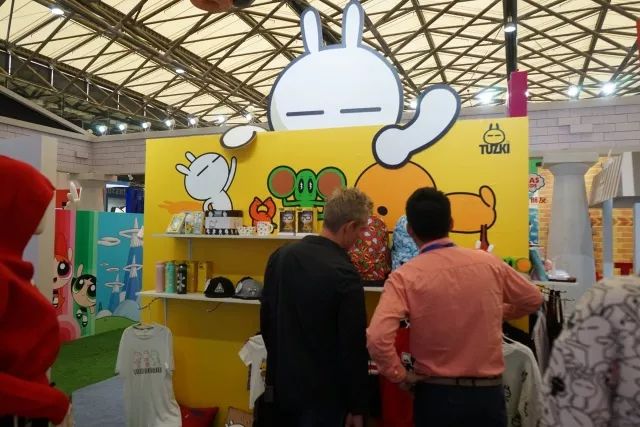 魔都驚現(xiàn)"次元墻"破裂現(xiàn)場,ip生意已經(jīng)爆發(fā)