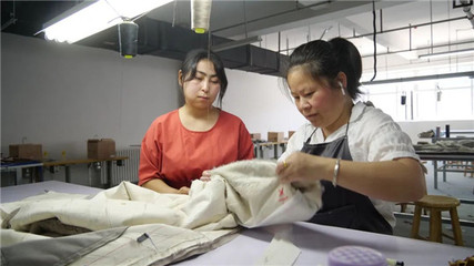 霍爾果斯 紡織服裝產(chǎn)業(yè)與日用品銷售雙輪驅(qū)動，打造區(qū)域經(jīng)濟(jì)新引擎